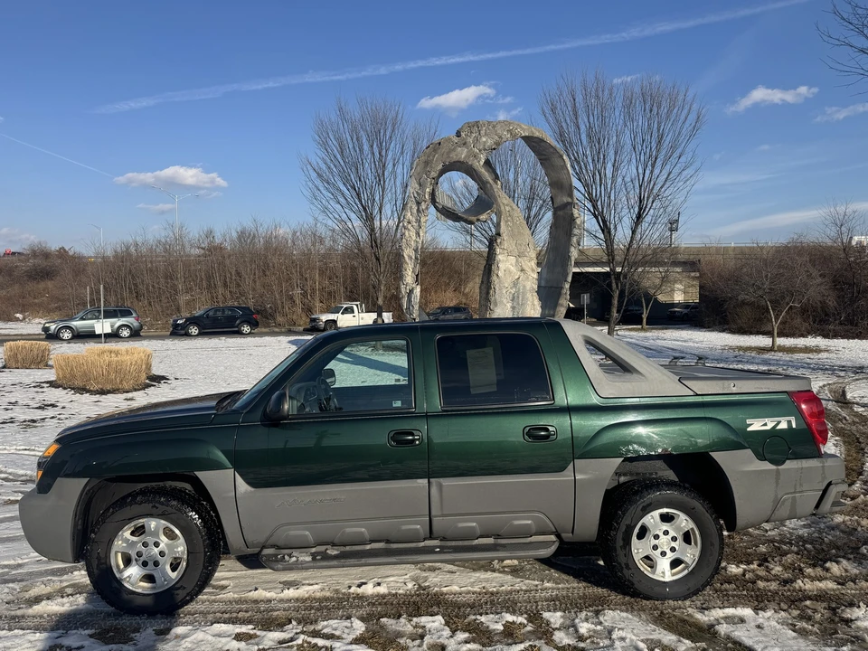 2002 Chevrolet Avalanche - Image 2 of 21
