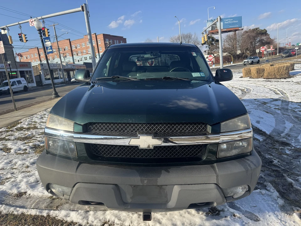 2002 Chevrolet Avalanche - Image 11 of 21