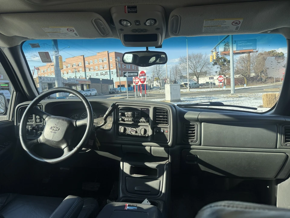 2002 Chevrolet Avalanche - Image 18 of 21
