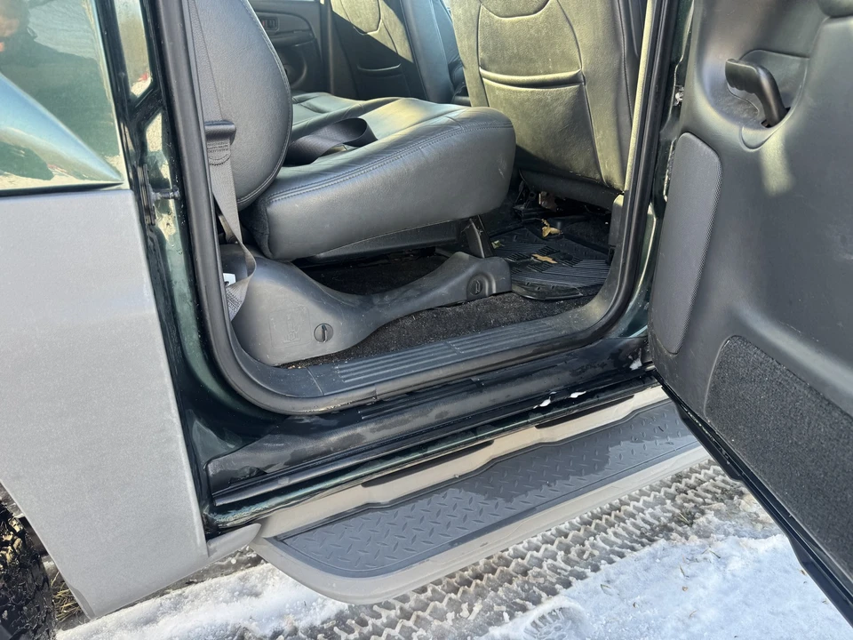 2002 Chevrolet Avalanche - Image 16 of 21