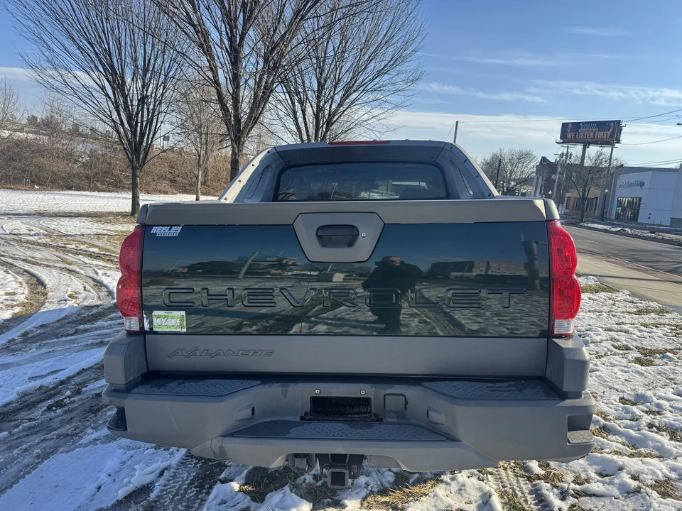 2002 Chevrolet Avalanche - Image 7 of 21