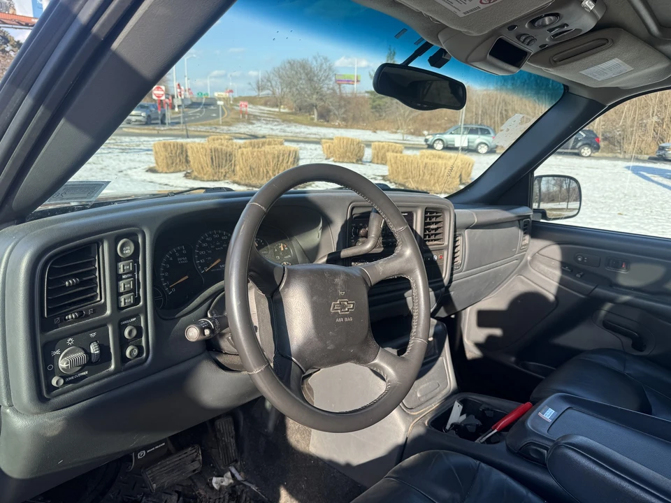 2002 Chevrolet Avalanche - Image 14 of 21