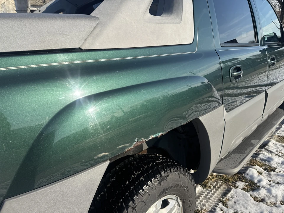 2002 Chevrolet Avalanche - Image 5 of 21