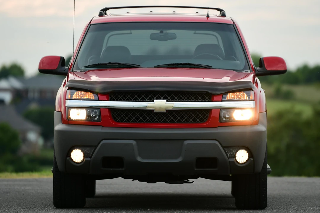 2002 Chevrolet Avalanche - Image 2 of 6