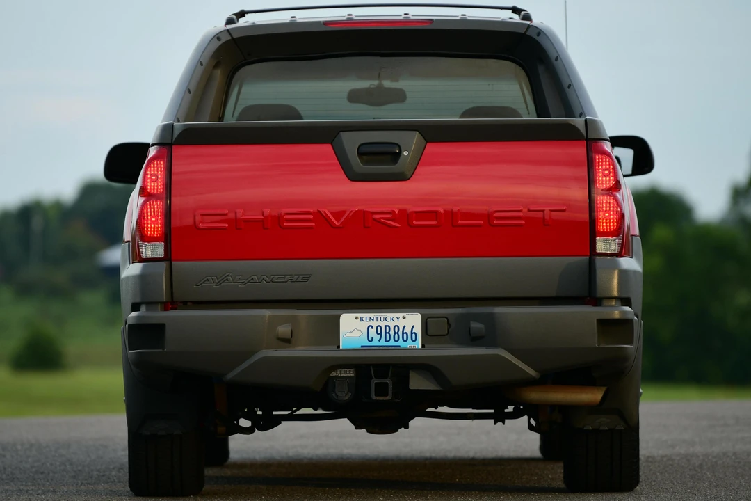 2002 Chevrolet Avalanche - Image 5 of 6