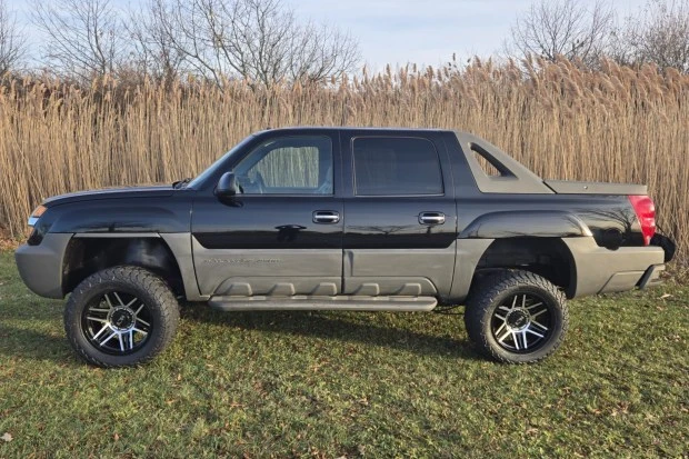 2002 Chevrolet Avalanche - Image 3 of 7