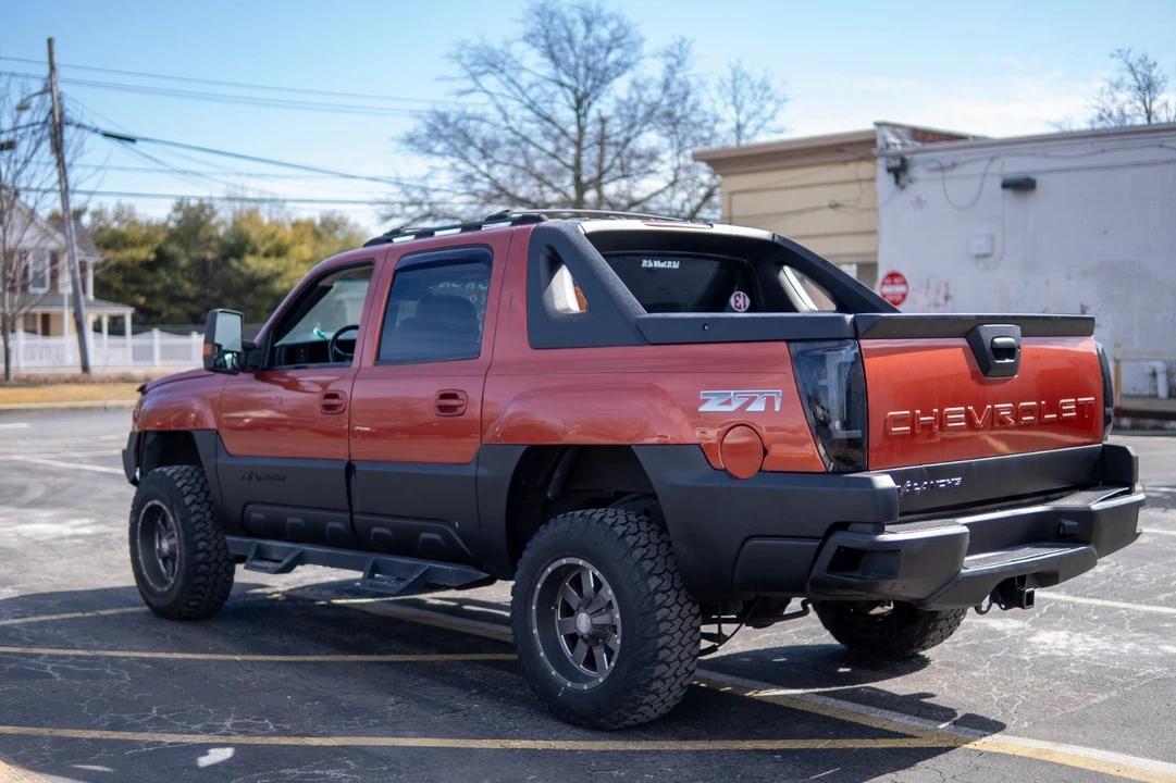 2002 Chevrolet Avalanche - Image 5 of 6