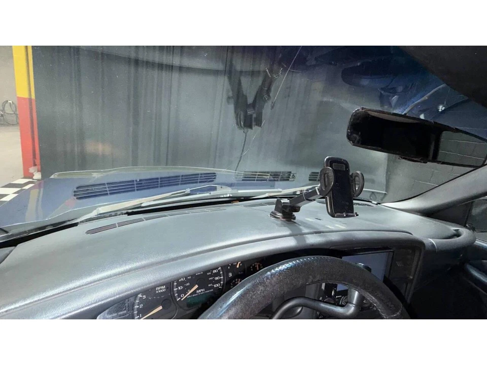 2002 Chevrolet Avalanche - Image 19 of 31