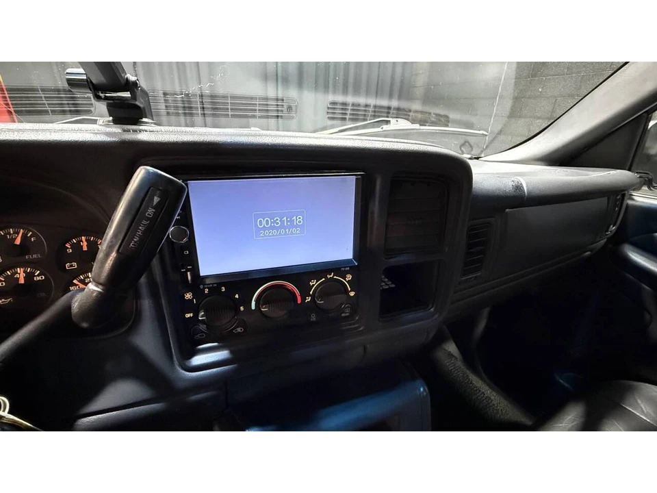 2002 Chevrolet Avalanche - Image 17 of 31