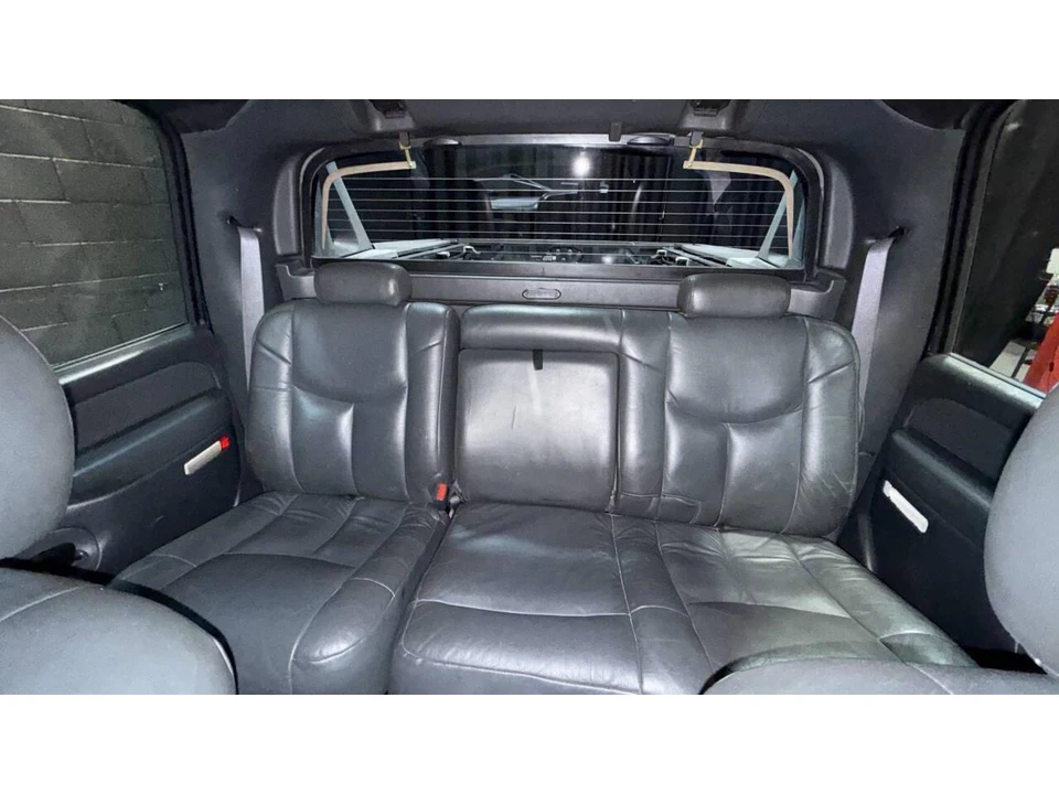 2002 Chevrolet Avalanche - Image 3 of 31