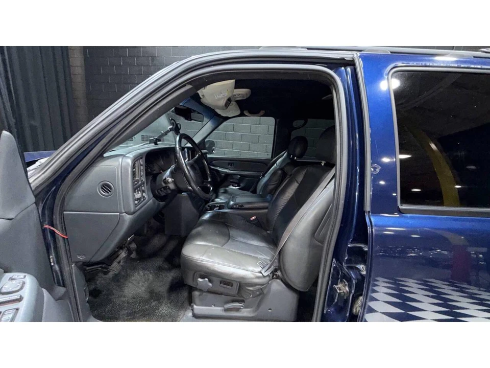 2002 Chevrolet Avalanche - Image 13 of 31