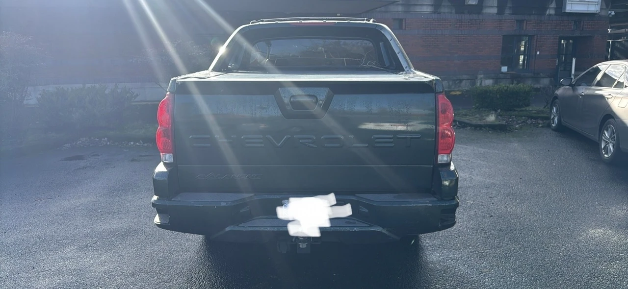 2002 Chevrolet Avalanche - Image 3 of 6