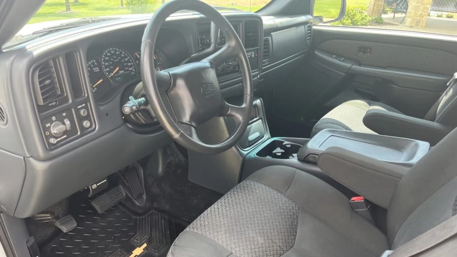 2002 Chevrolet Avalanche - Image 3 of 13