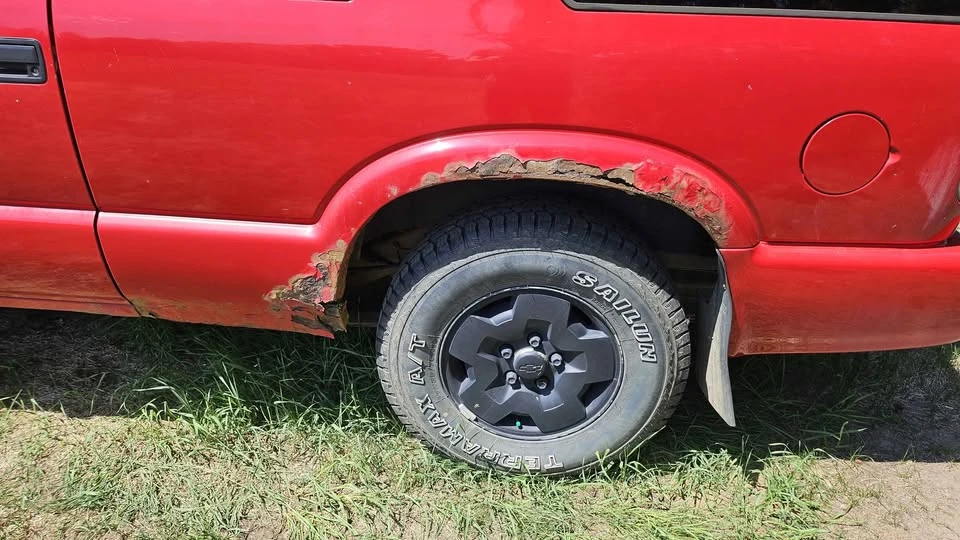 2002 Chevrolet Blazer - Image 9 of 9