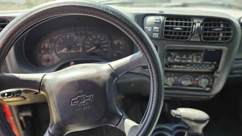 2002 Chevrolet Blazer - Image 4 of 9