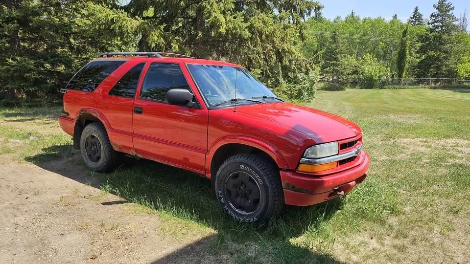 2002 Chevrolet Blazer - Image 2 of 9