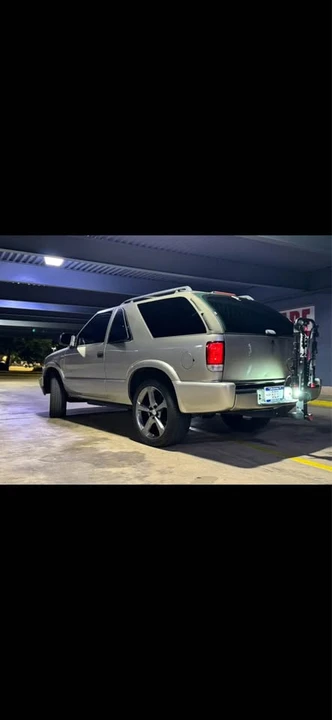 2002 Chevrolet Blazer - Image 2 of 3