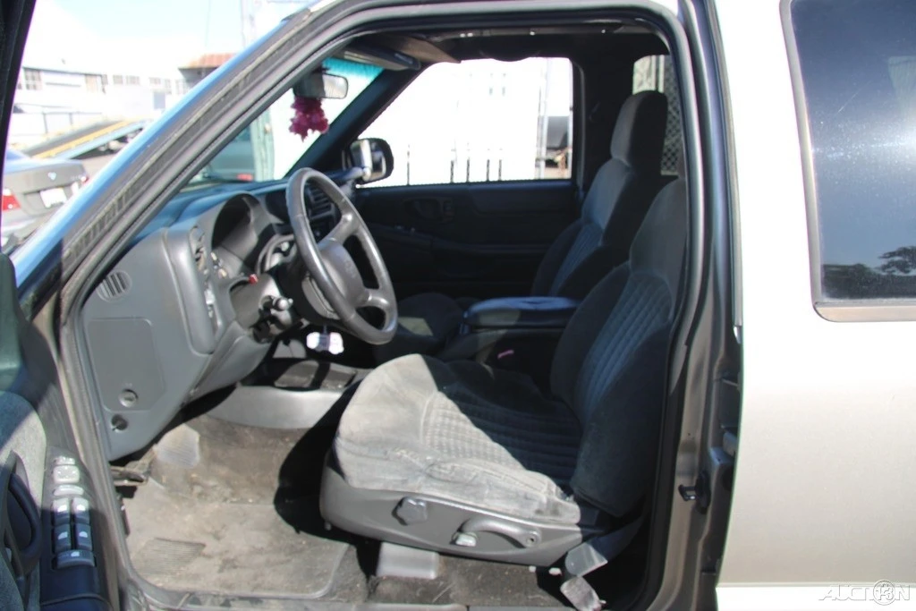 2002 Chevrolet S-10 Blazer 2nd Gen - Image 12 of 21