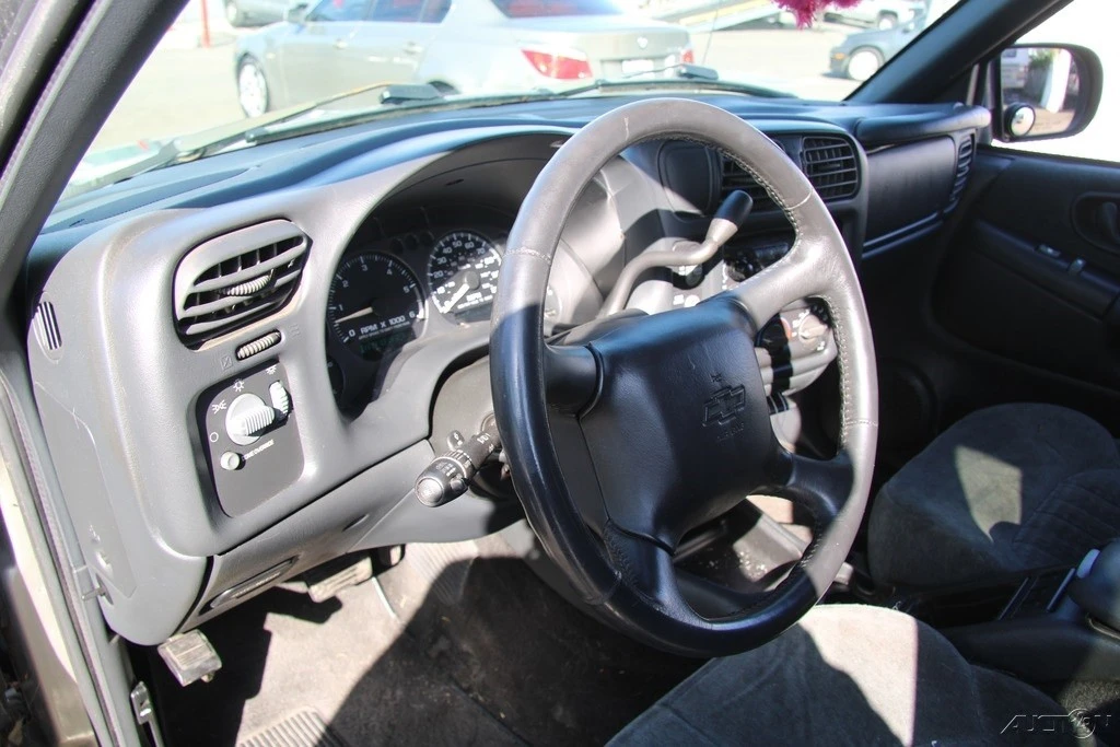 2002 Chevrolet S-10 Blazer 2nd Gen - Image 13 of 21
