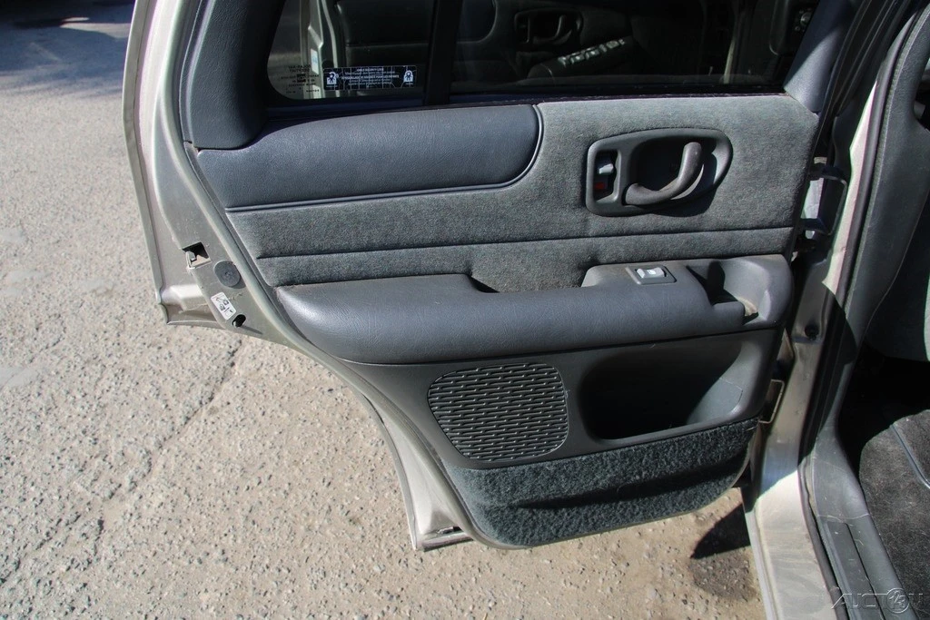 2002 Chevrolet S-10 Blazer 2nd Gen - Image 17 of 21
