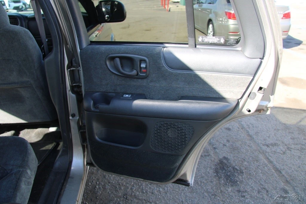 2002 Chevrolet S-10 Blazer 2nd Gen - Image 20 of 21