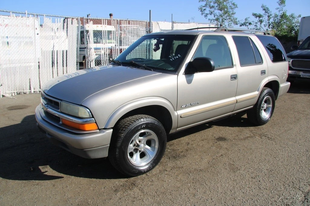 2002 Chevrolet S-10 Blazer 2nd Gen - Image 2 of 21