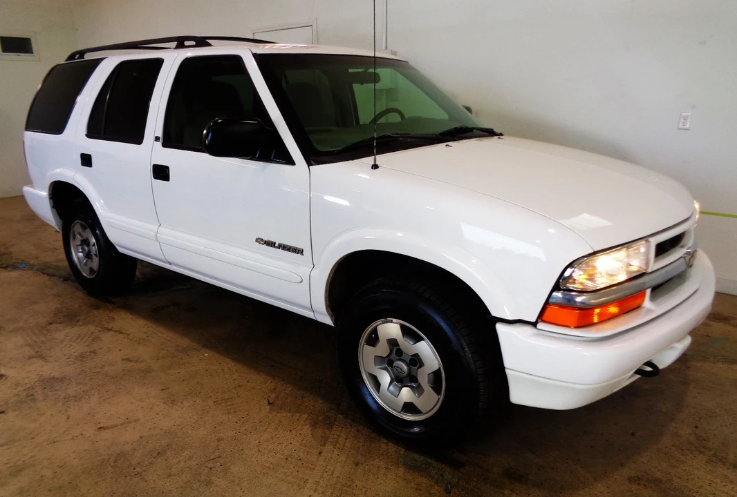 2002 Chevrolet S-10 Blazer 2nd Gen - Image 2 of 21