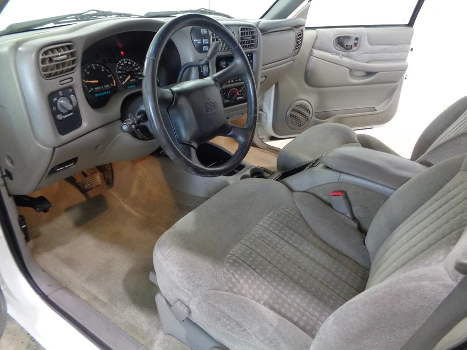 2002 Chevrolet S-10 Blazer 2nd Gen - Image 15 of 21