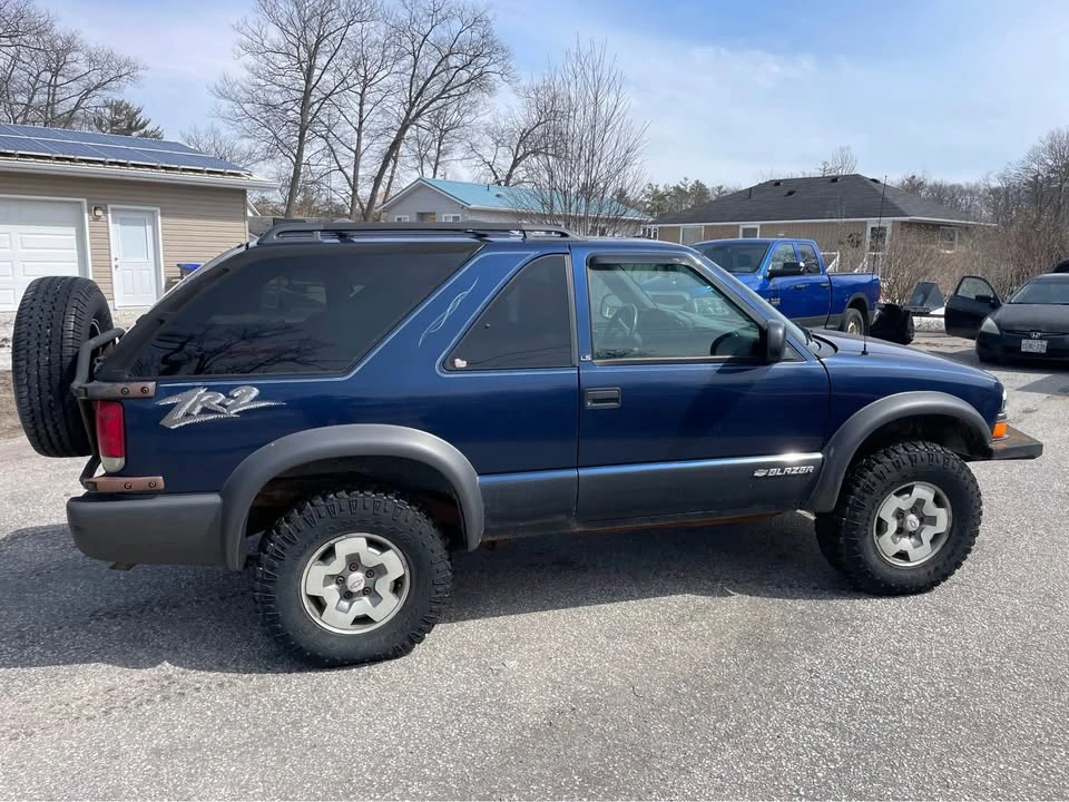 2002 Chevrolet S-10 Blazer 2nd Gen - Image 2 of 9