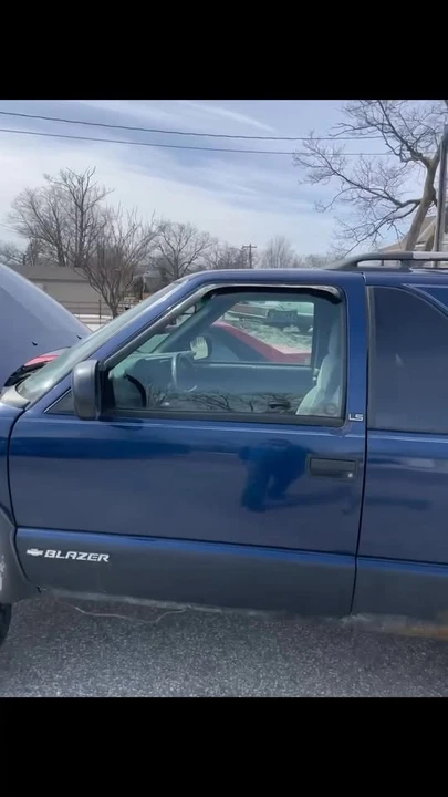 2002 Chevrolet S-10 Blazer 2nd Gen - Image 9 of 9