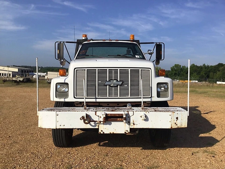 2002 Chevrolet Kodiak - Image 2 of 10