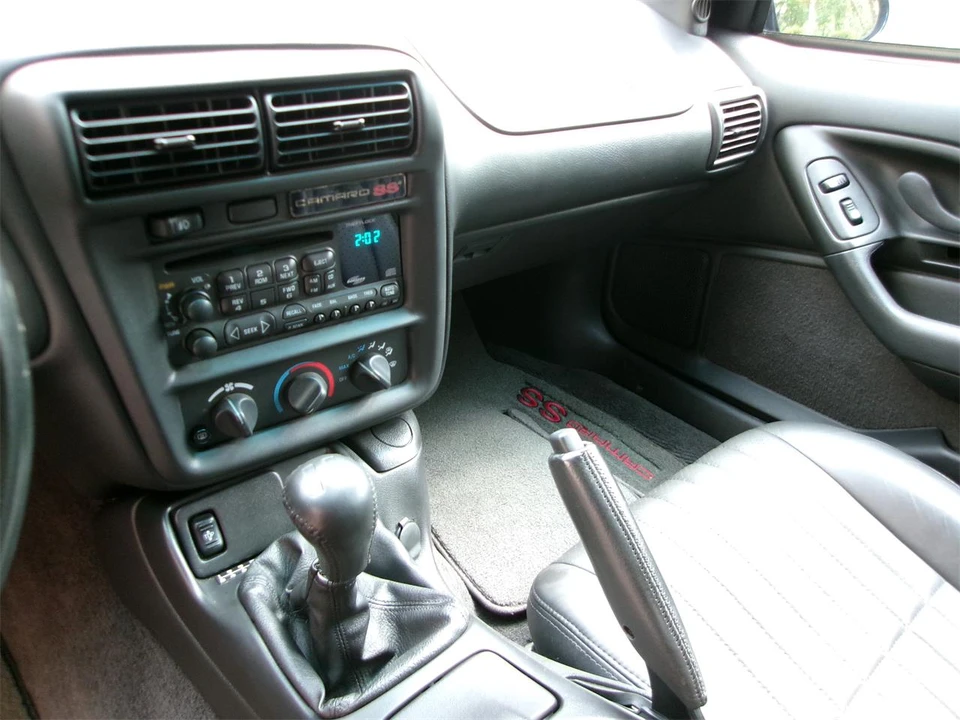 2002 Chevrolet Camaro SS 4th Gen - Image 29 of 31