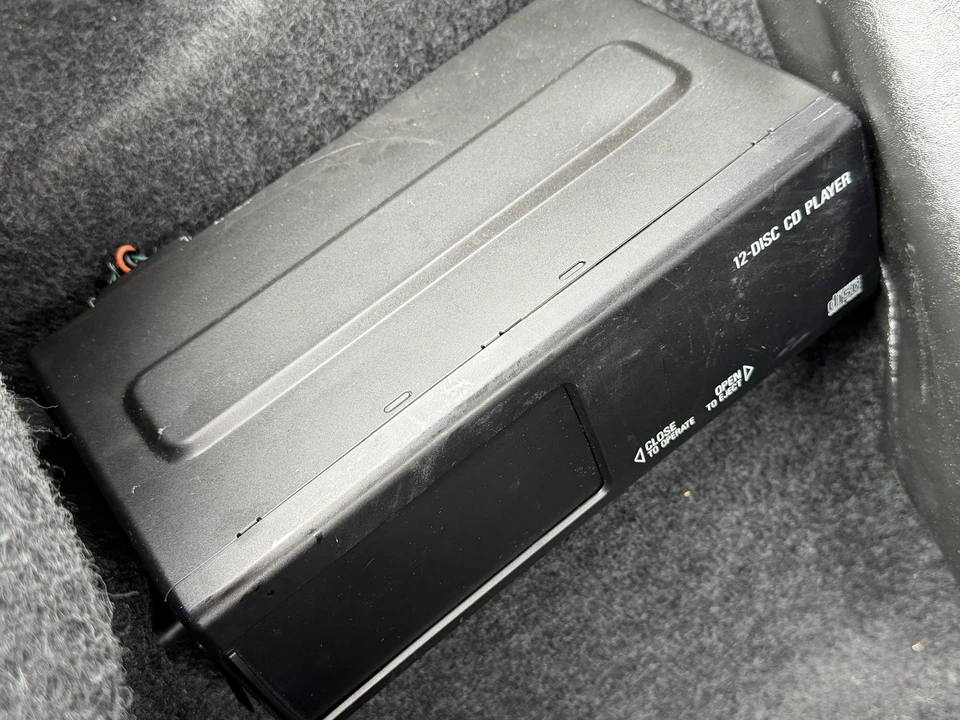 2002 Chevrolet - Image 23 of 31