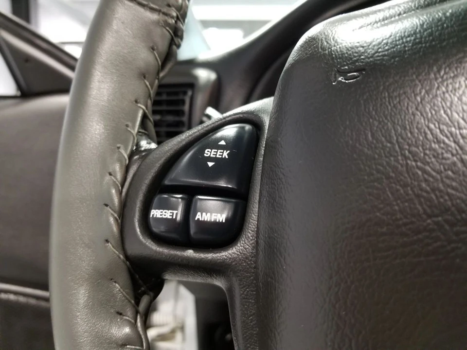 2002 Chevrolet - Image 15 of 31