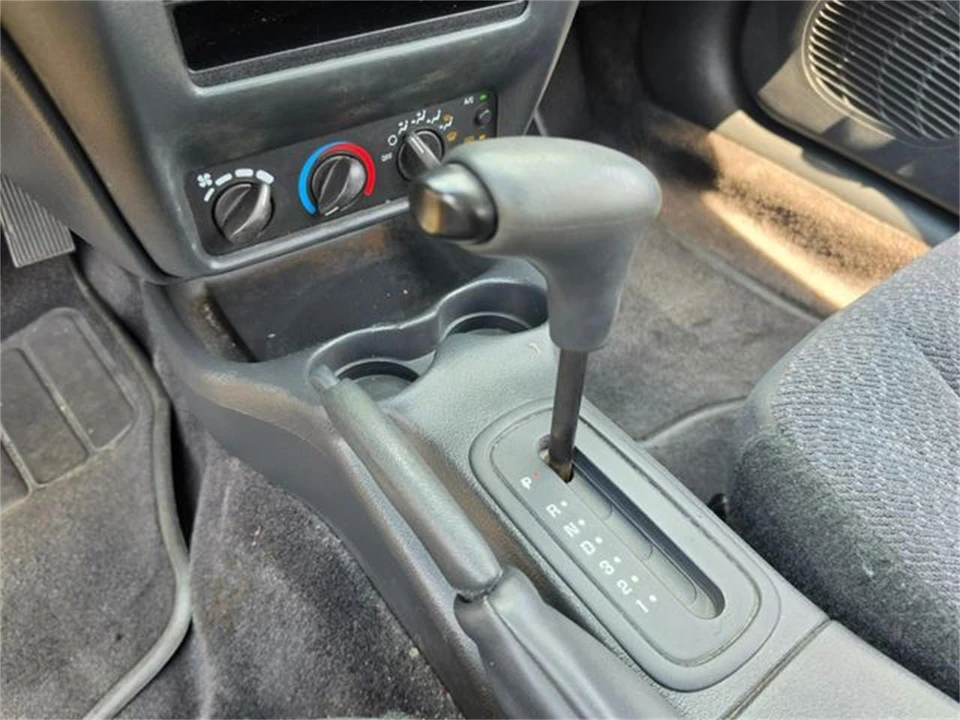 2002 Chevrolet Cavalier - Image 22 of 31