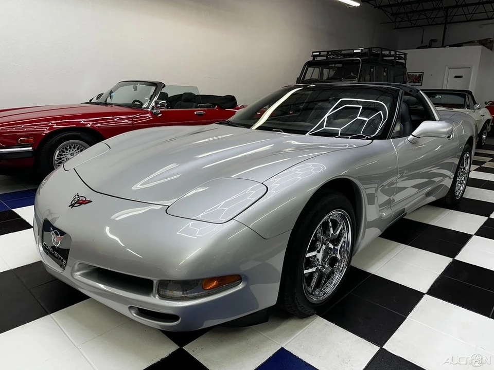 2002 Chevrolet - Image 12 of 24