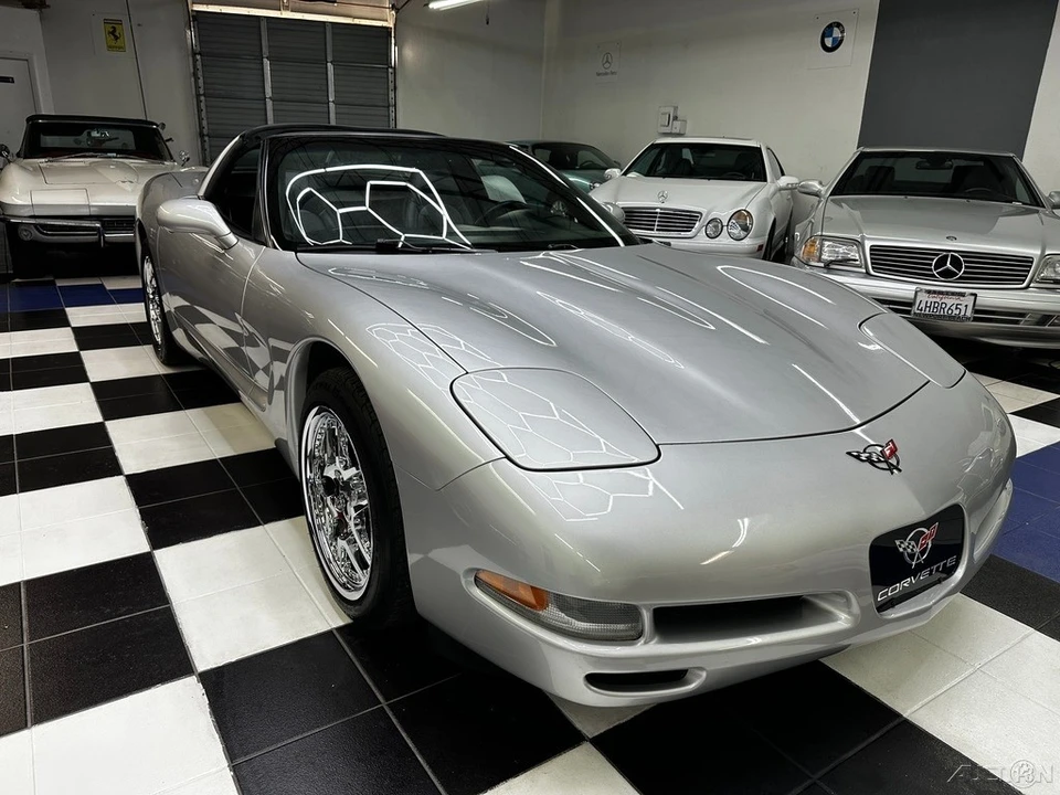 2002 Chevrolet - Image 2 of 24