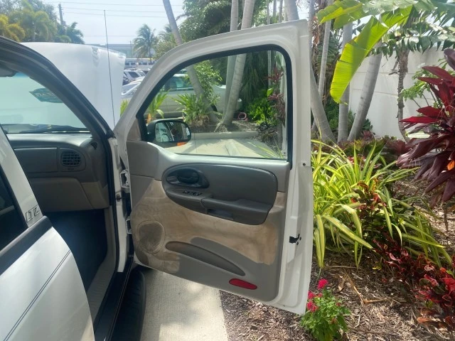 2002 Chevrolet Trailblazer - Image 12 of 21