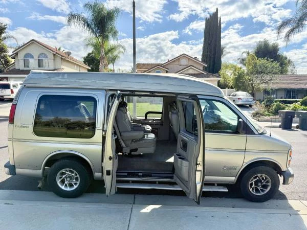 2002 Chevrolet Express - Image 7 of 15
