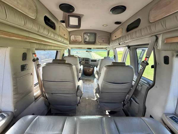 2002 Chevrolet Express - Image 12 of 15