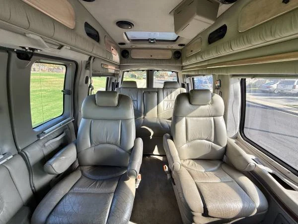2002 Chevrolet Express - Image 2 of 15