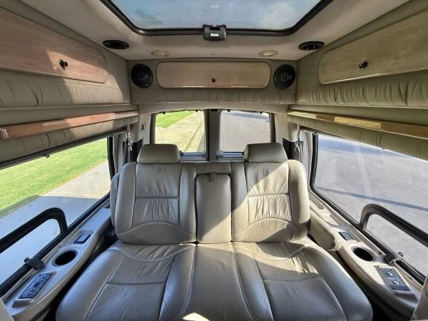 2002 Chevrolet Express - Image 9 of 15