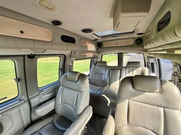 2002 Chevrolet Express - Image 8 of 15