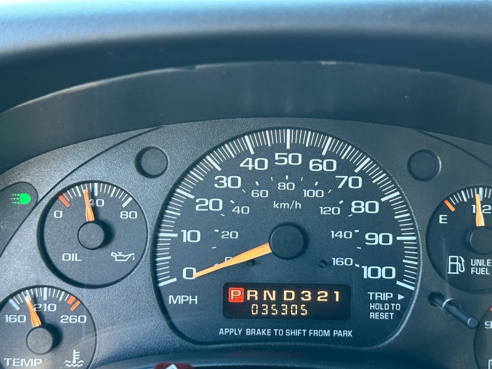 2002 Chevrolet Express - Image 2 of 21