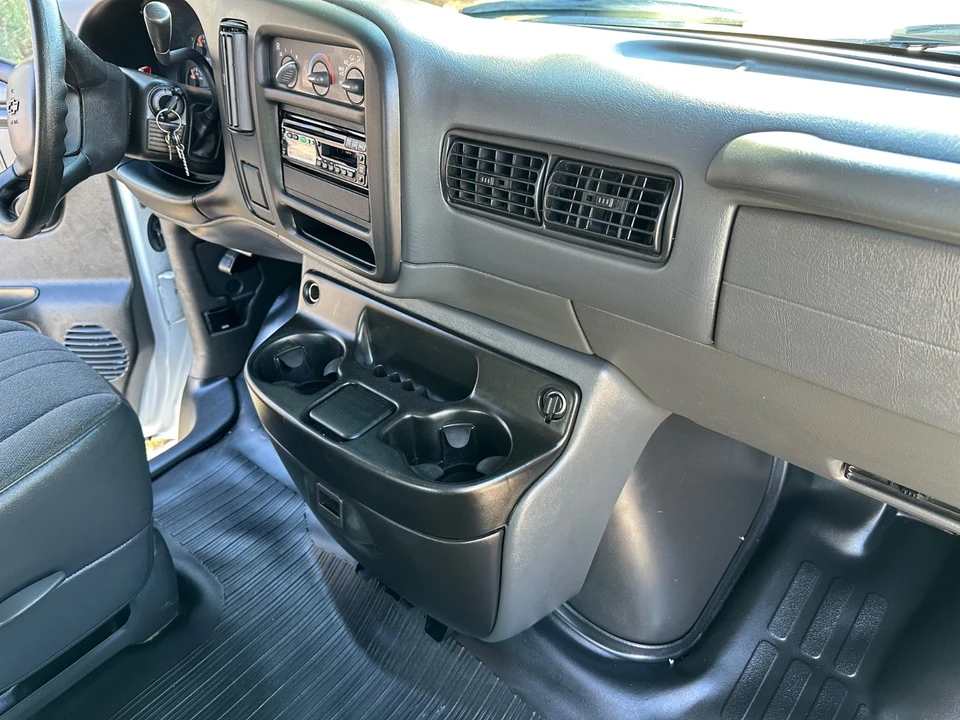 2002 Chevrolet Express - Image 11 of 21