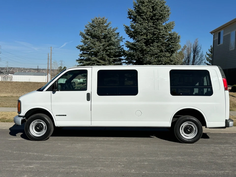 2002 Chevrolet Express - Image 5 of 21