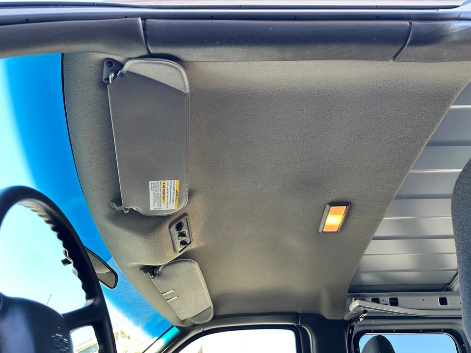 2002 Chevrolet Express - Image 12 of 21