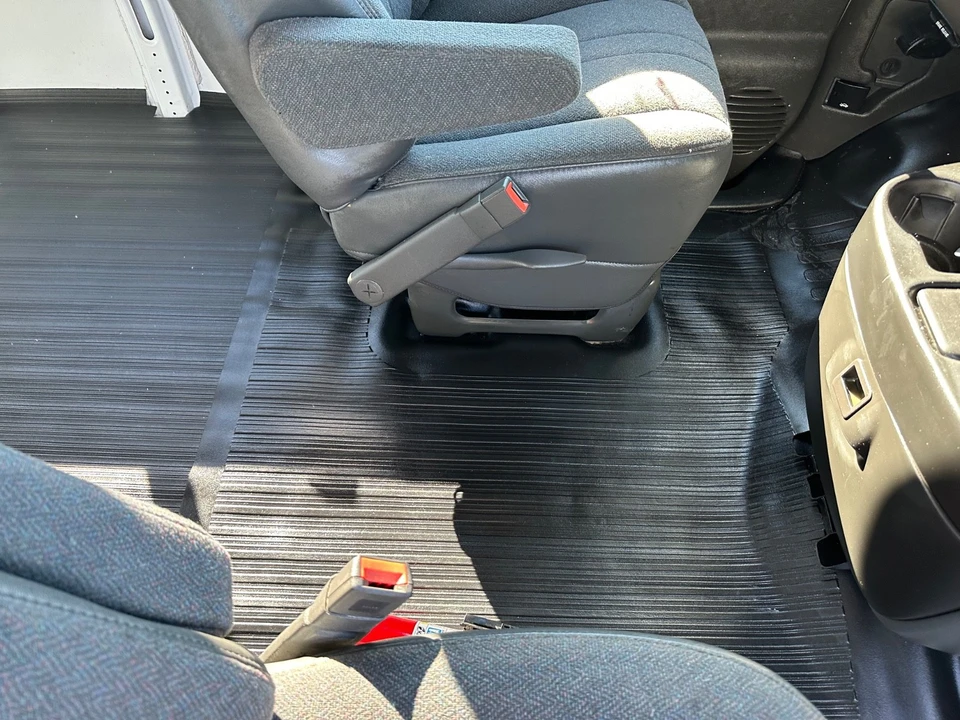 2002 Chevrolet Express - Image 8 of 21
