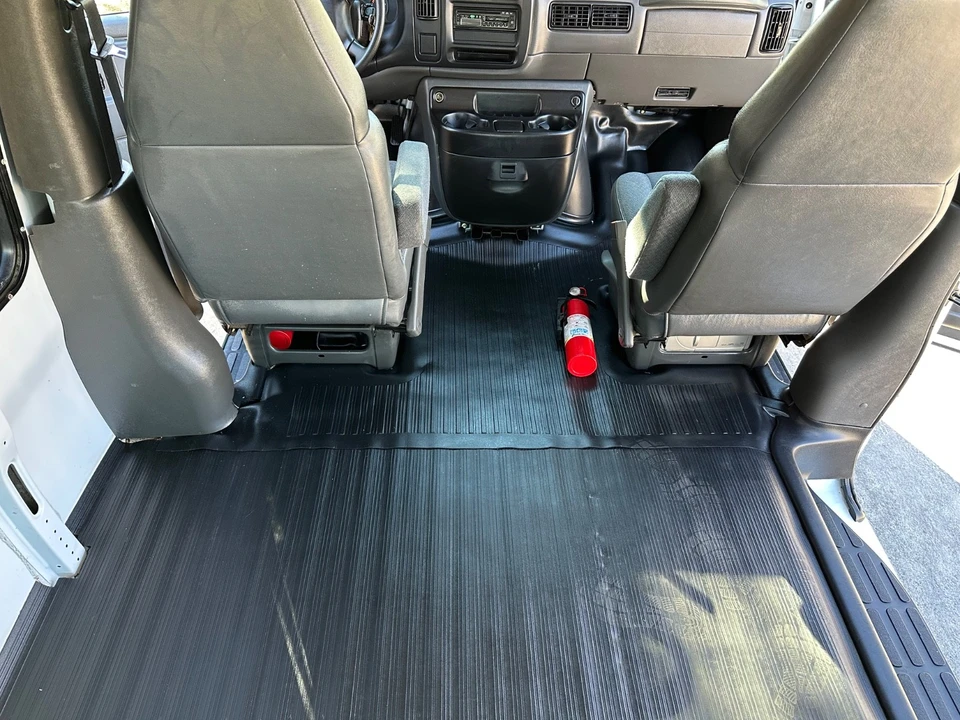 2002 Chevrolet Express - Image 10 of 21