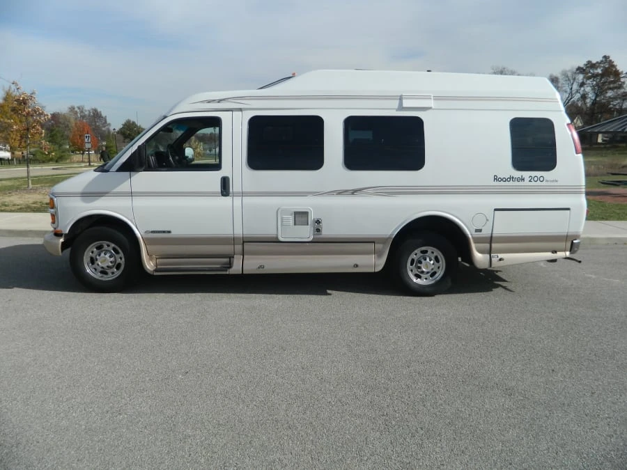 2002 Chevrolet Express - Image 2 of 7